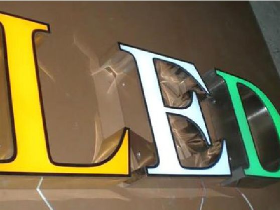 泗洪介绍LED招牌的基础知识。